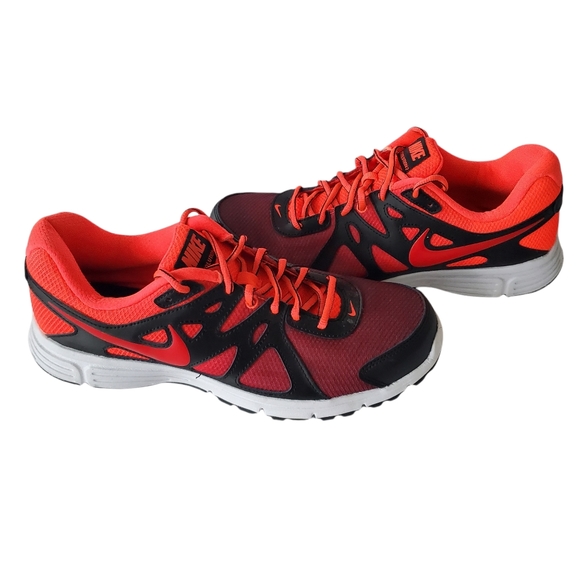 Nike Revolution 2 Sneakers Red Mens size 10 new - Picture 1 of 6
